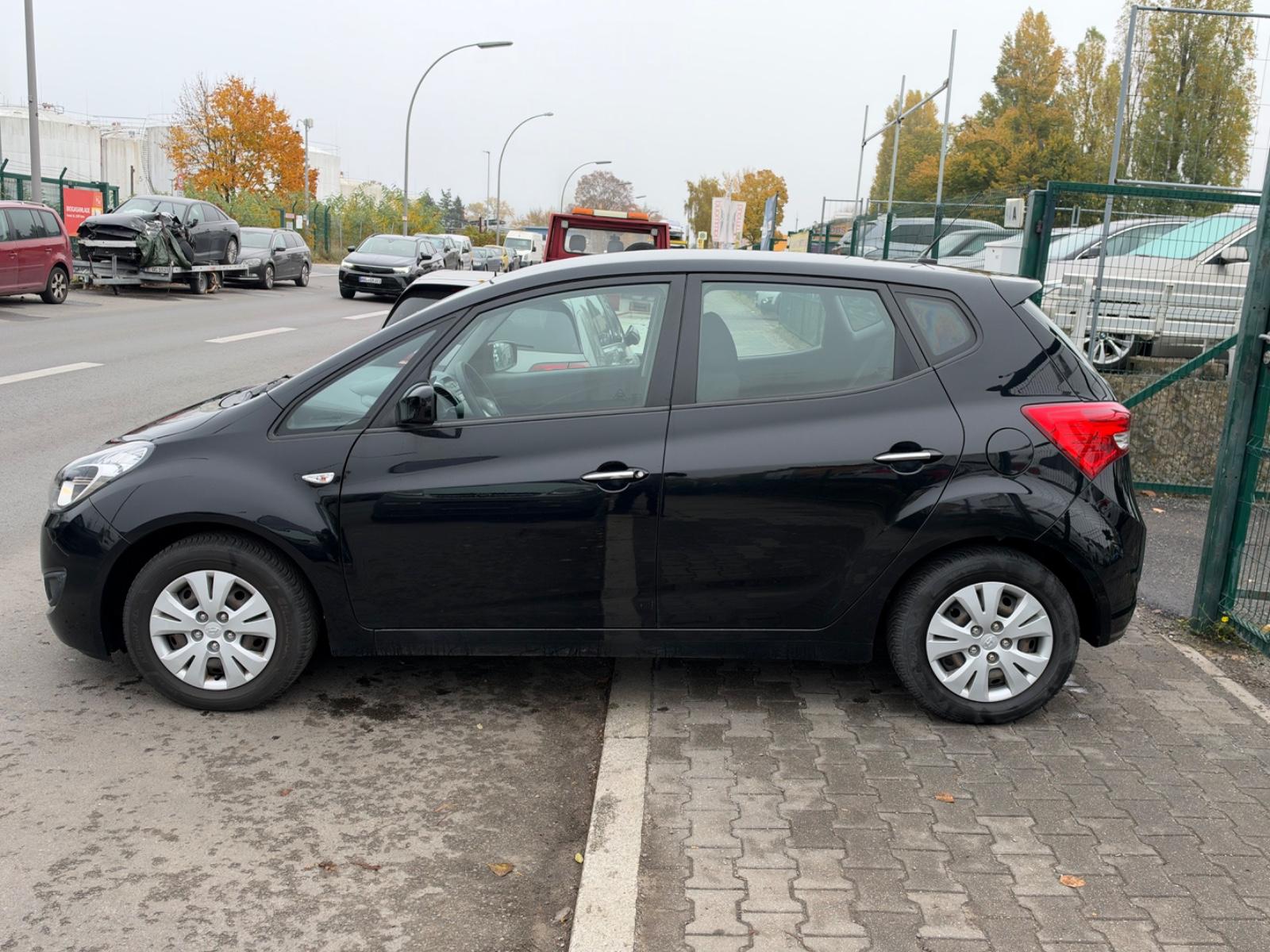 Hyundai ix20 2012 — rear view