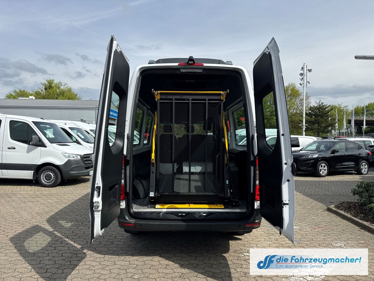Fahrzeugabbildung Mercedes-Benz Sprinter III Tourer RWD AWD 315 CDI L2 DAB SHZ