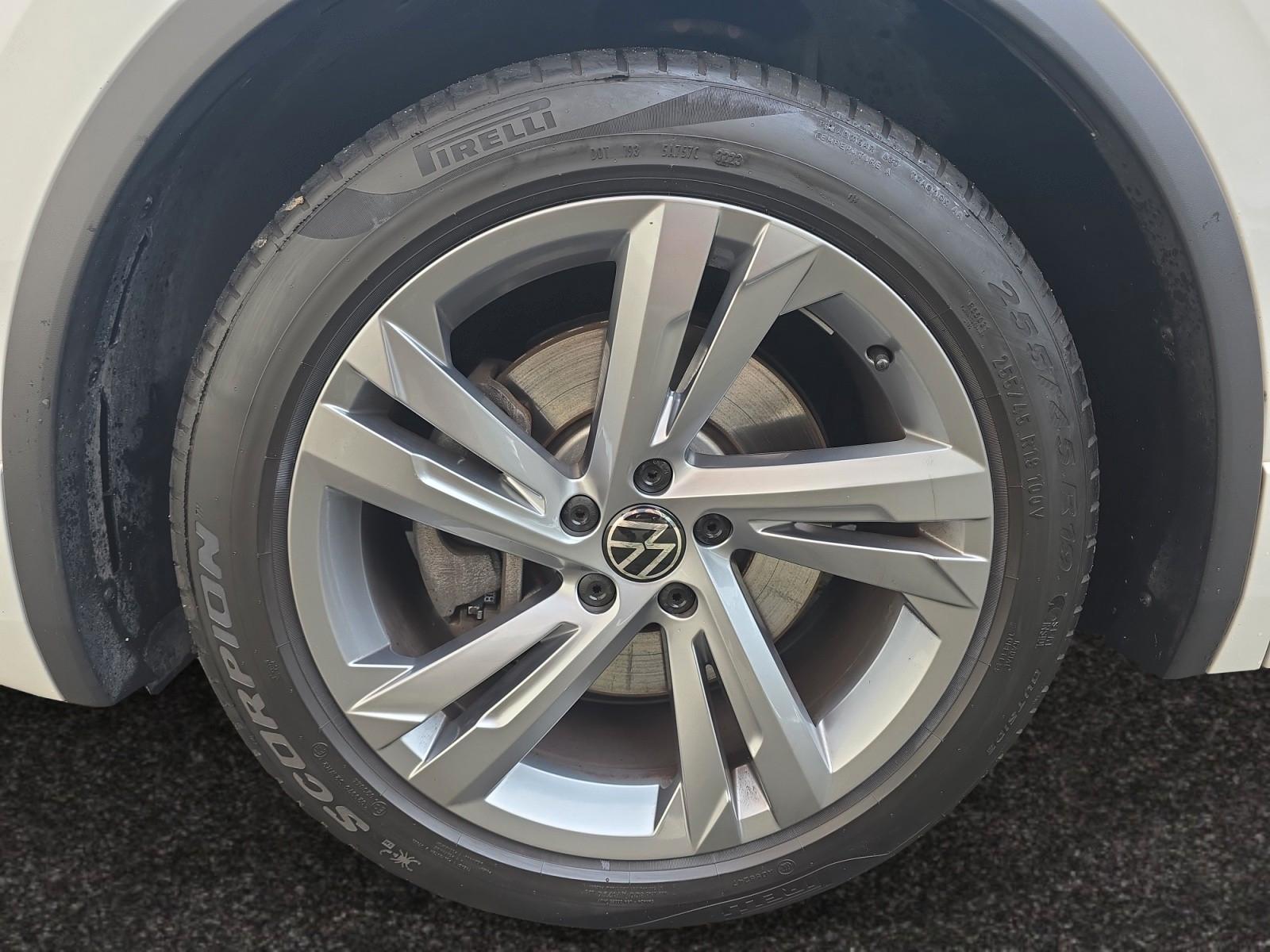 Volkswagen Tiguan R-Line 4Motion*ACC*SHZ*NAVI*IQ.Drive*Kame
