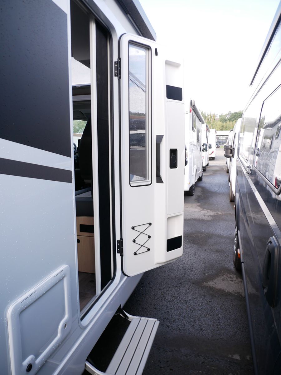 Fahrzeugabbildung Sunlight Adventure T 67 Faltverdunkelung,90L
