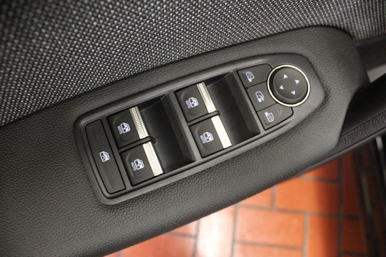 Fahrzeugabbildung Renault Captur Mild Hybrid 140 EDC Techno*Safety Paket*