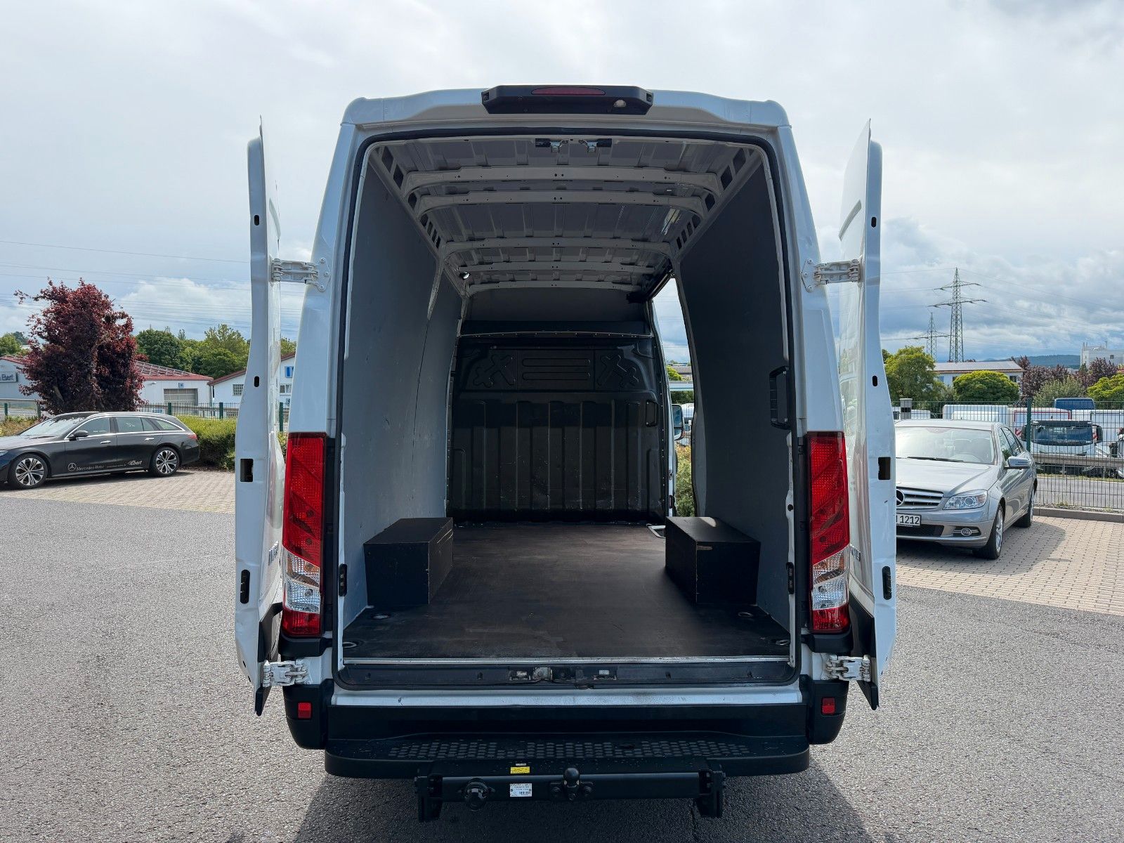 Fahrzeugabbildung Iveco Daily 35S18HA8 Kastenwagen Automatik*Klima*AHK
