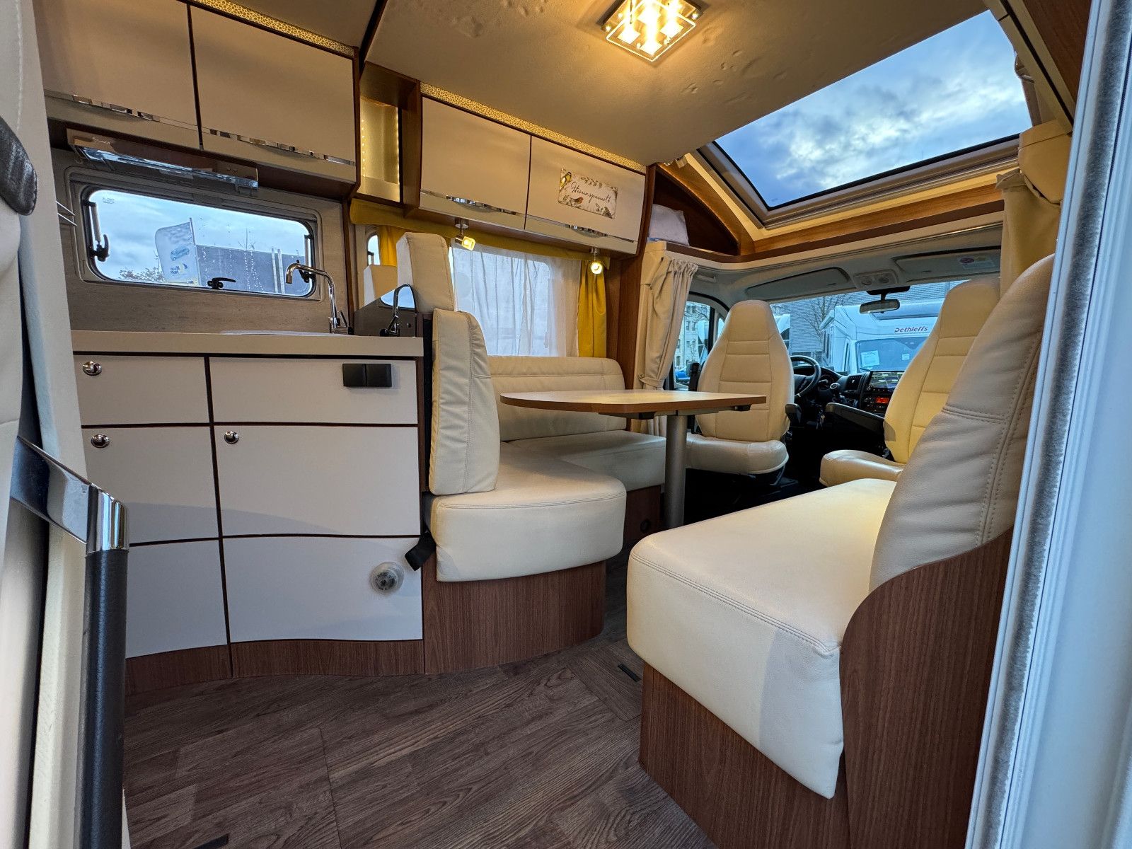 Fahrzeugabbildung Eura Mobil PROFILA RS 670 SB SAT HUBBETT LOUNGE PAKET LEDER