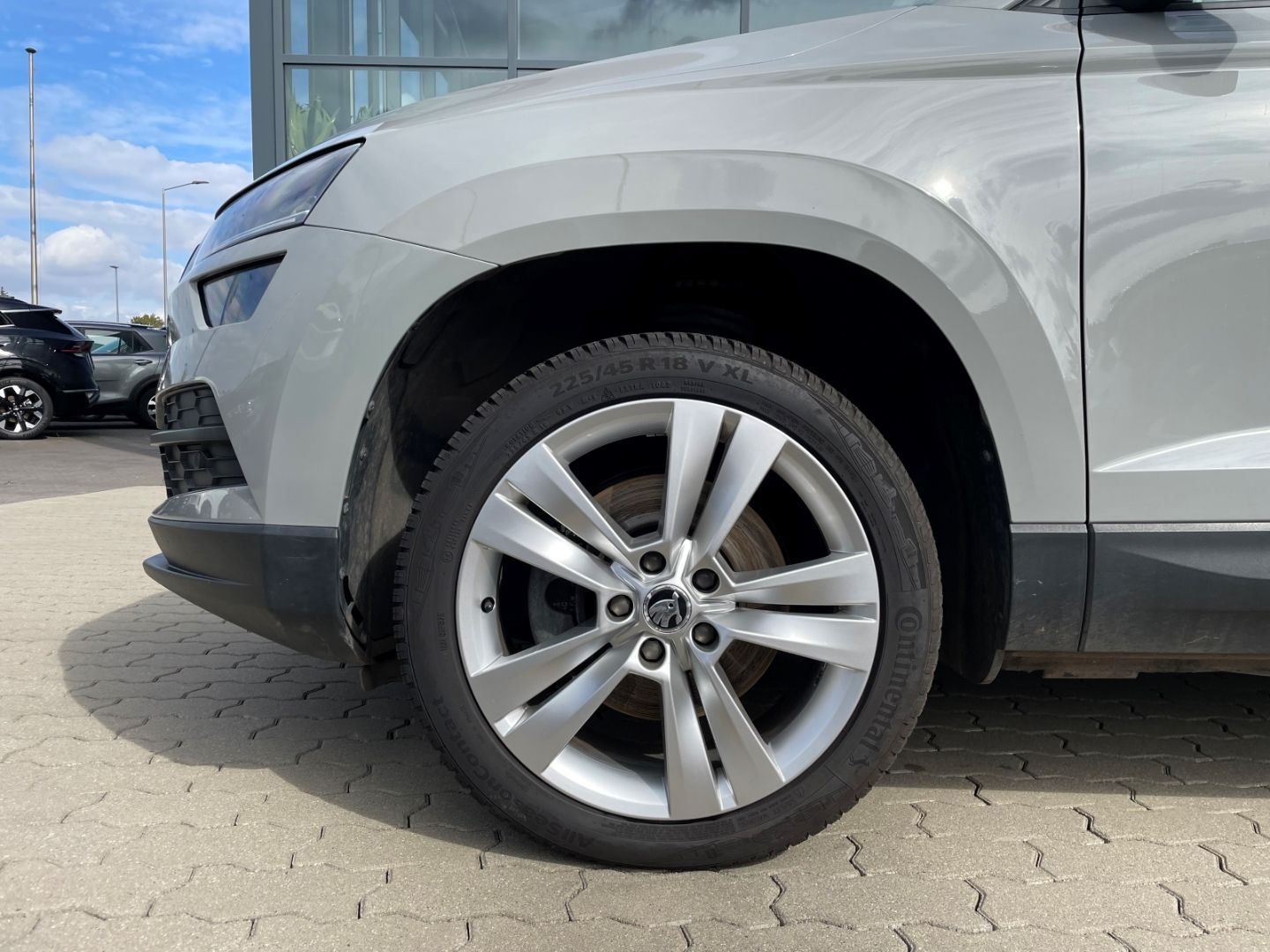 Fahrzeugabbildung SKODA Karoq Style LED Navi totWinkAss induktivLaden