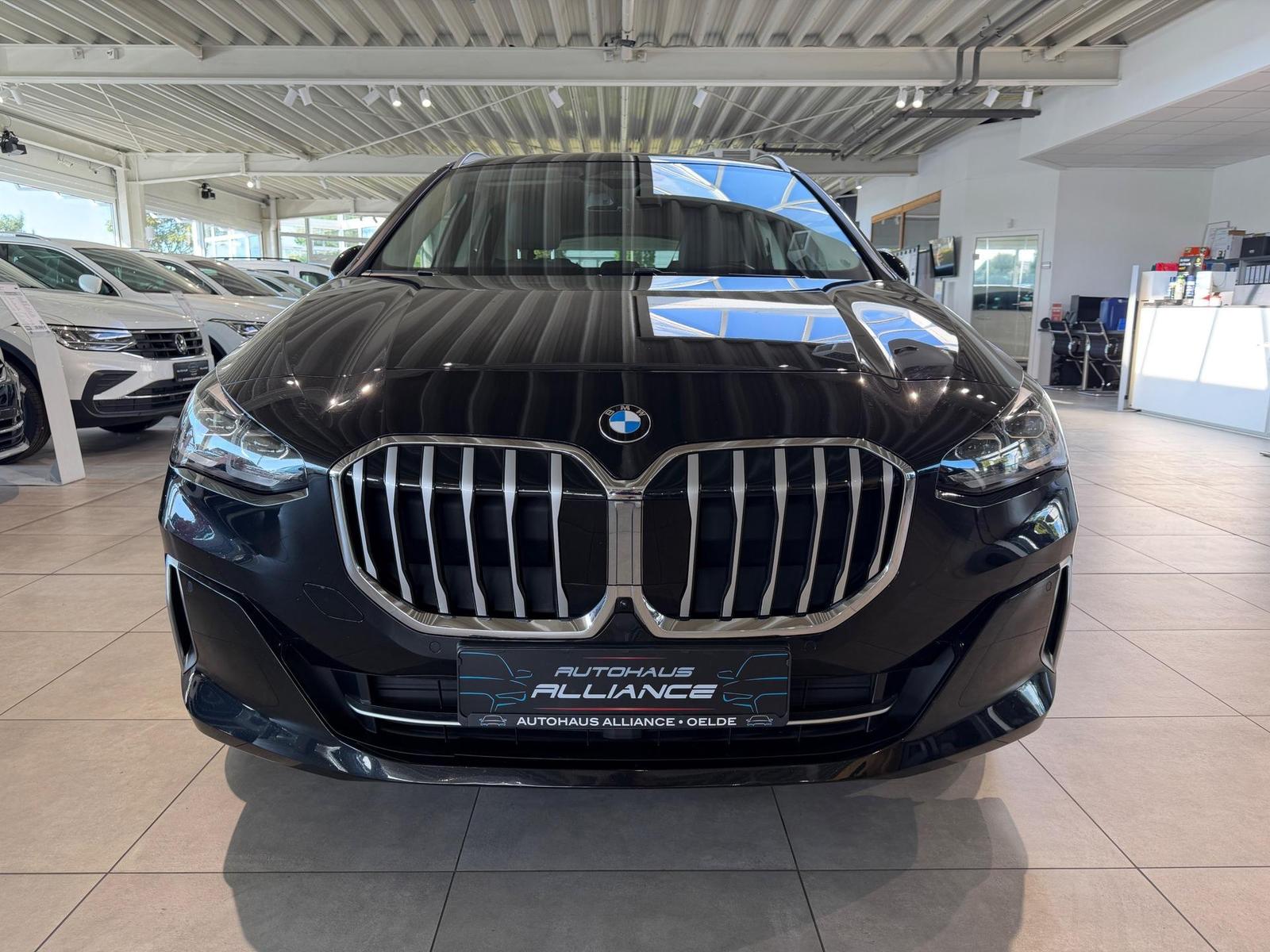 BMW 218d Active Tourer Luxury Line * Pano * HeadUp *