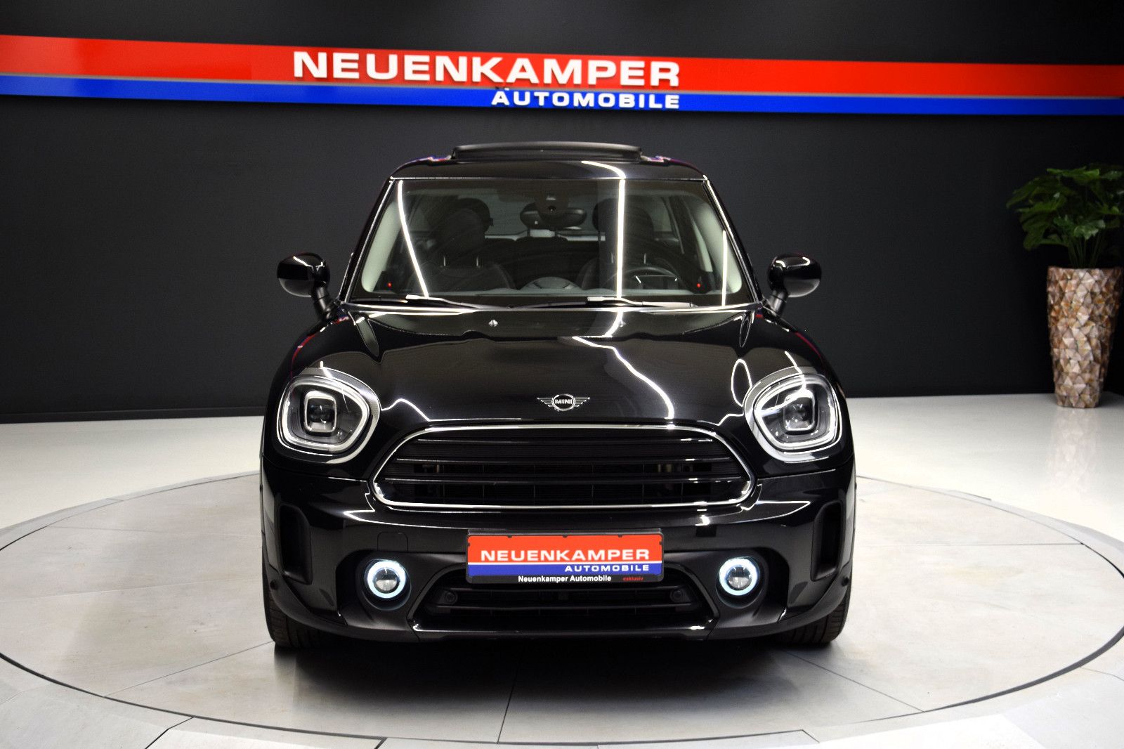 Fahrzeugabbildung MINI Countryman Cooper Classic Trim Premium Plus LED