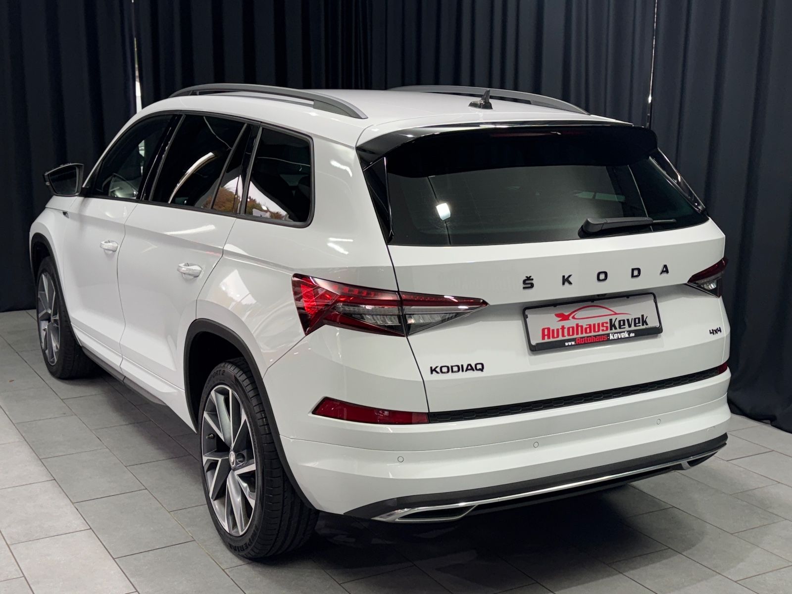 Fahrzeugabbildung SKODA Kodiaq Sportline 4x4|DSG|7-SITZER|AHK|ACC