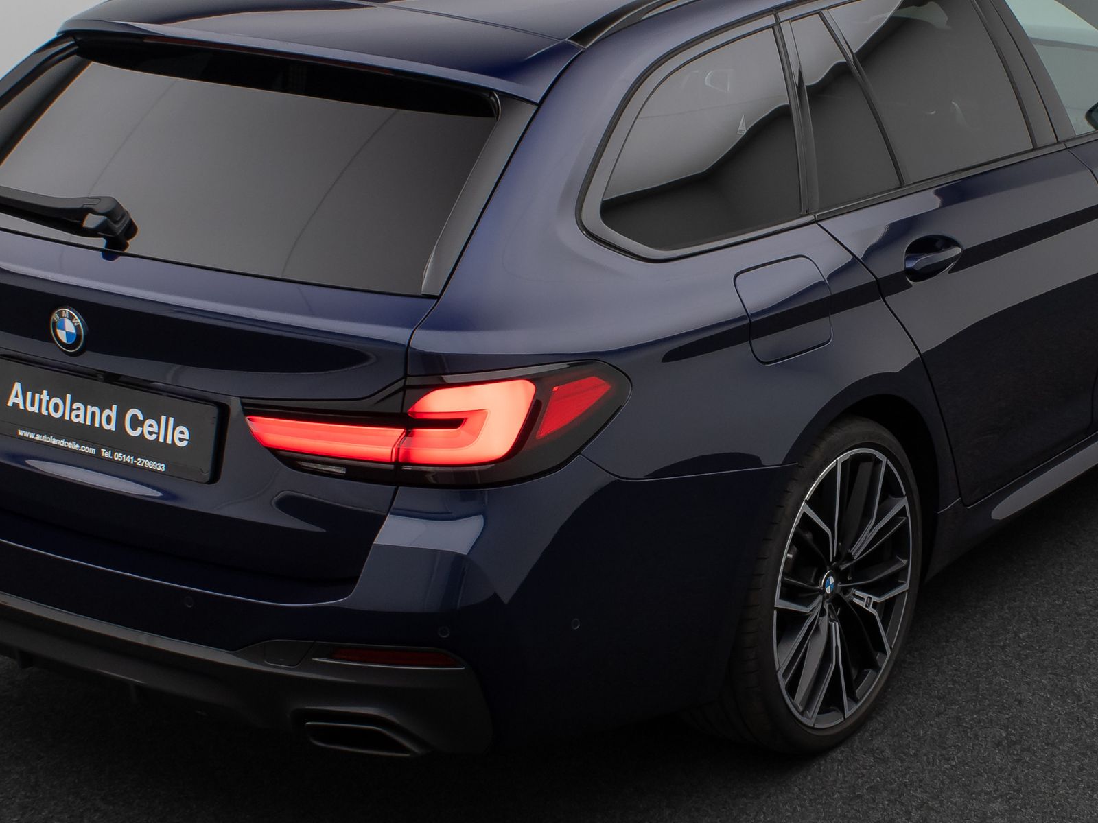 Fahrzeugabbildung BMW 540d xD M Sport Panoram Kamer HUD H/K TV Massage