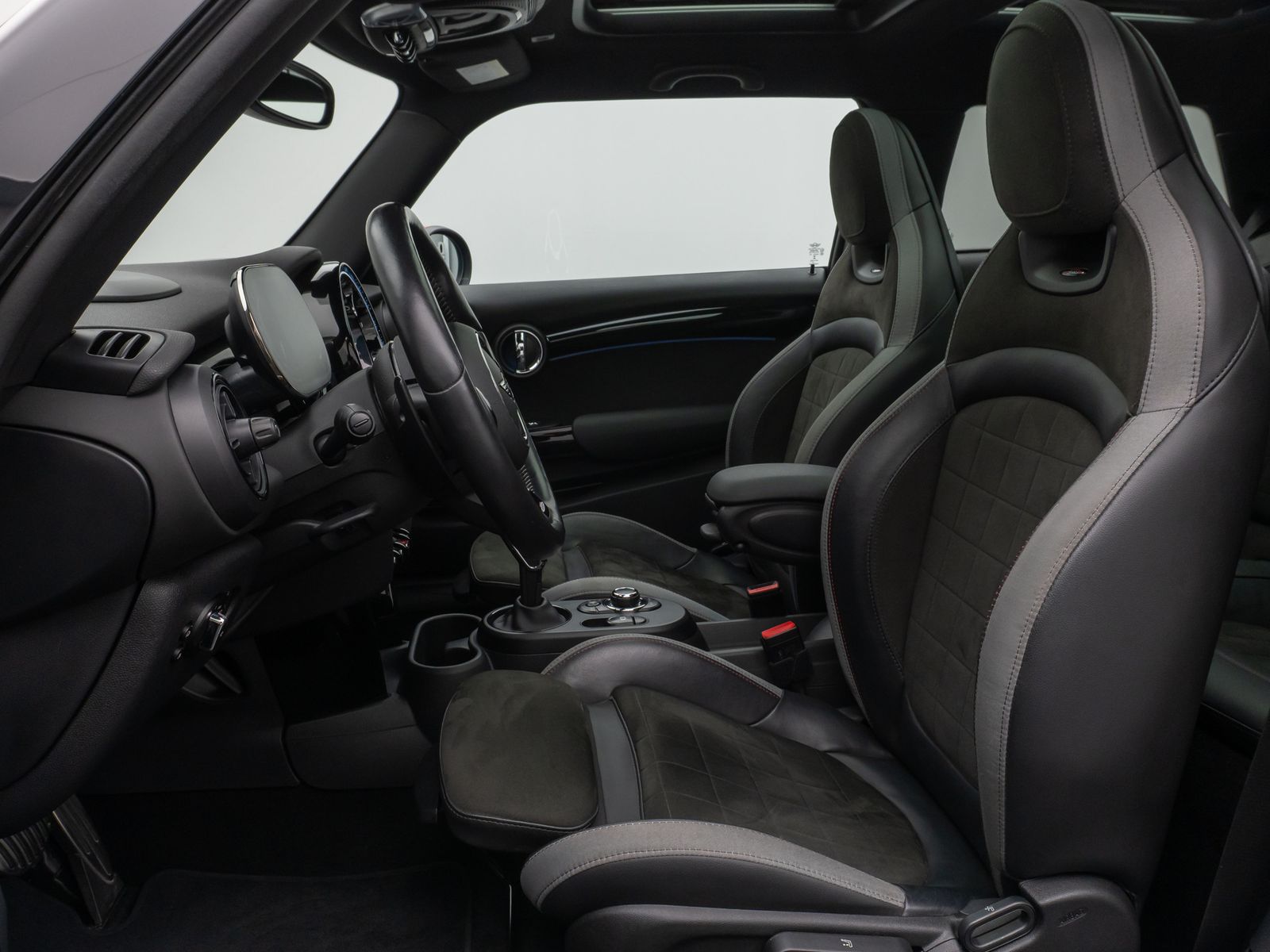 Fahrzeugabbildung MINI John Cooper Works Panorama Kamera HUD DAB Sport