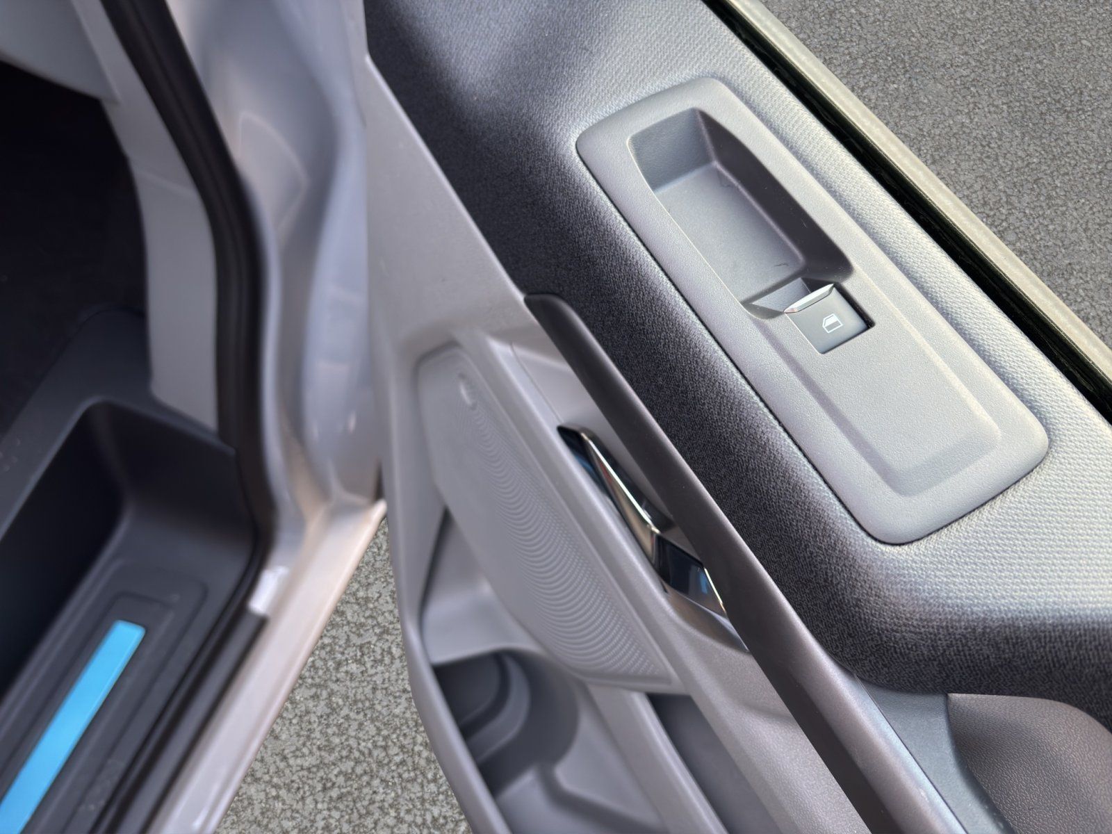 Fahrzeugabbildung Ford Tourneo Custom 320 L2 Tourneo Titanium FWD