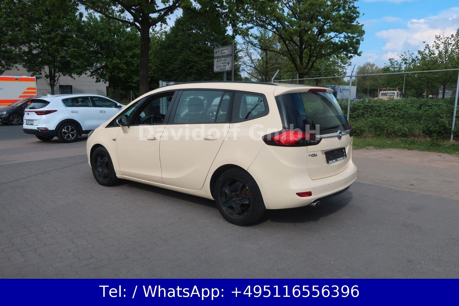 Opel Zafira 2015 — interior
