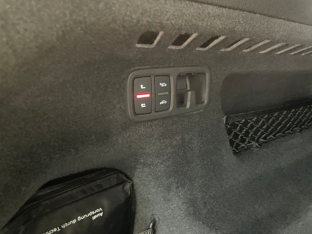 RSQ8 quattro 4.0 TFSI AHK HUD PANO LED