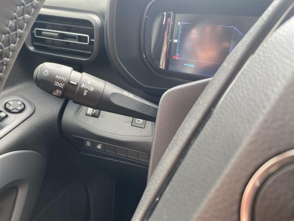 Fahrzeugabbildung Citroën Berlingo M Benzin 110 PLUS *Sitzh.*Rückfahrkam*