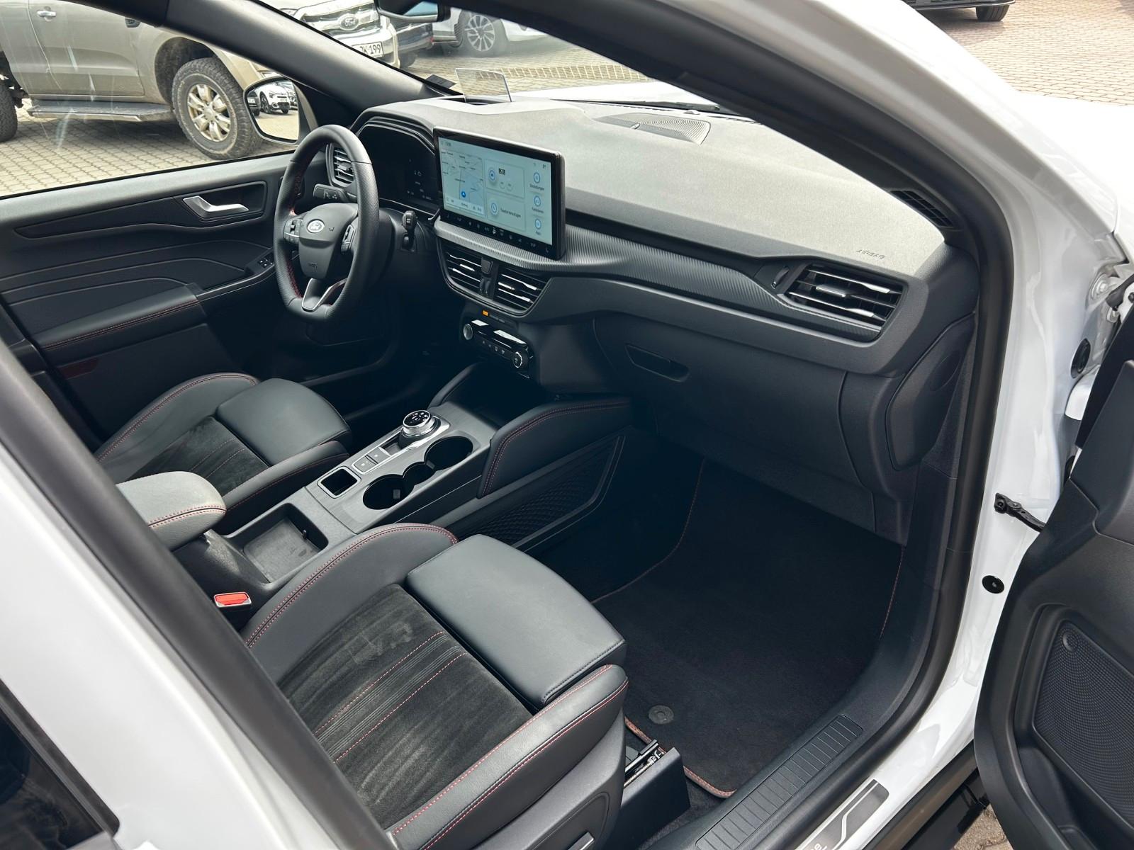 Ford Kuga Hybrid ST-Line X *AWD*PANO*360°*MatrixLED*
