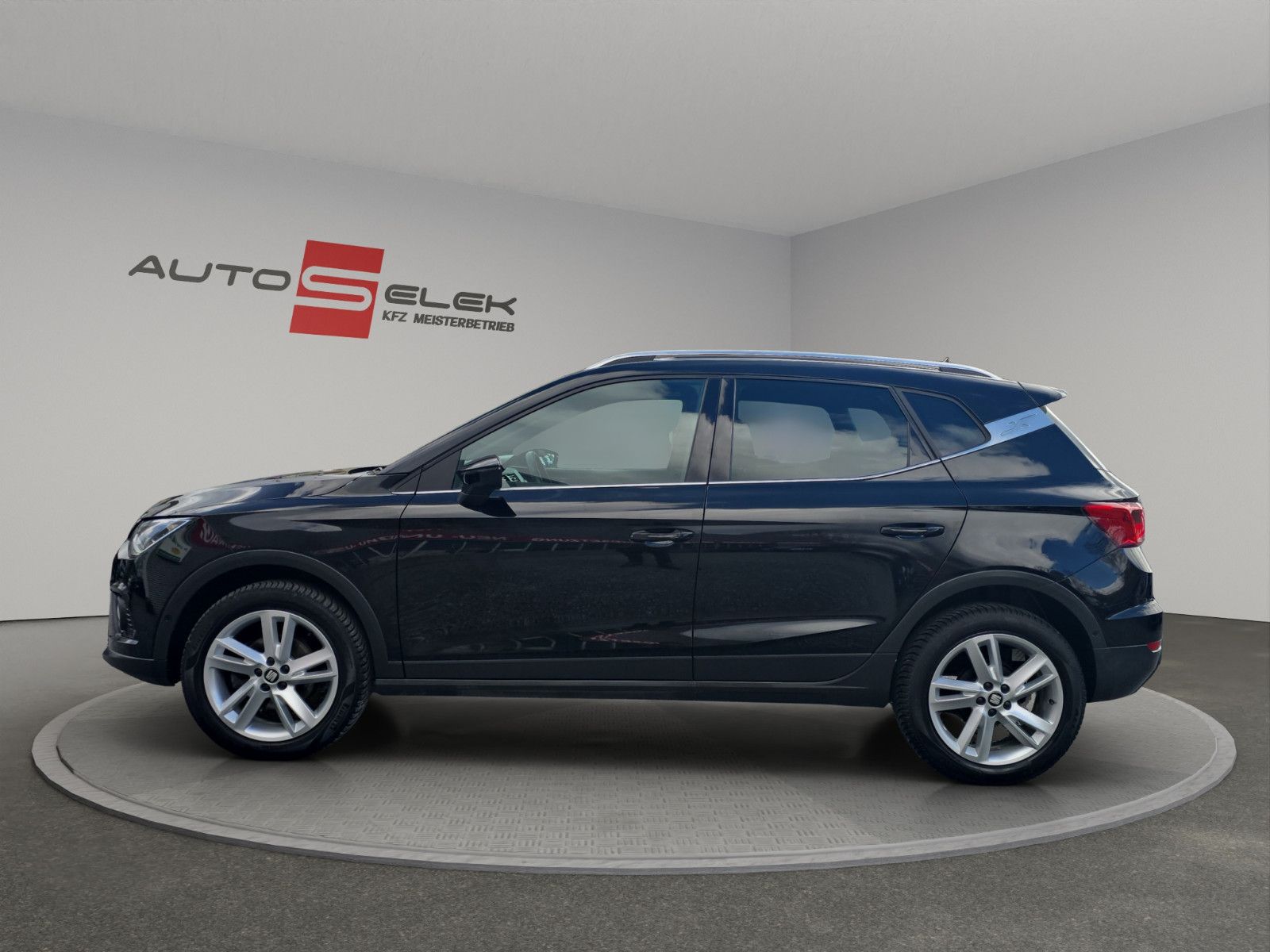 Fahrzeugabbildung SEAT Arona FR BUSINESS PAKET LED KAMERA NAVI AHK ACC