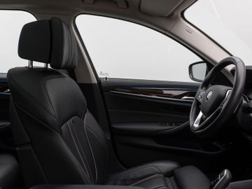 Fahrzeugabbildung BMW 530e xD Tour Luxury Line ACC HUD Pano Laser 360°