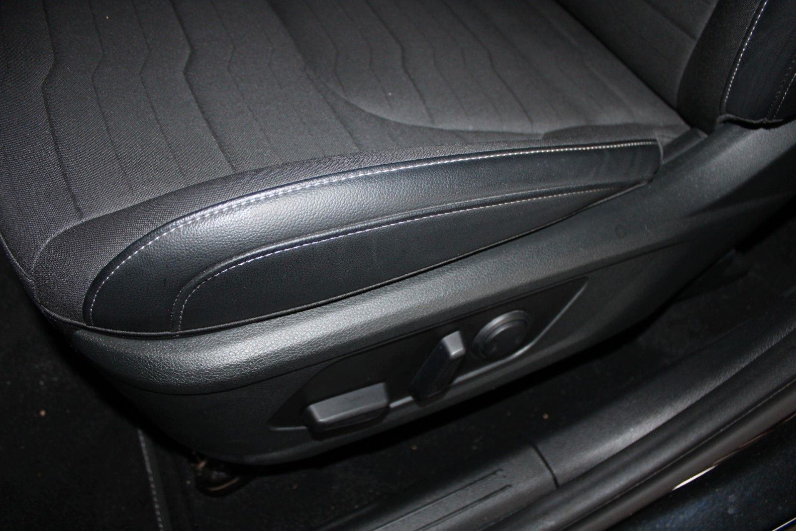 Fahrzeugabbildung Kia Sportage 1.6 T-GDI Spirit AWD DRIVE WISE PAKET