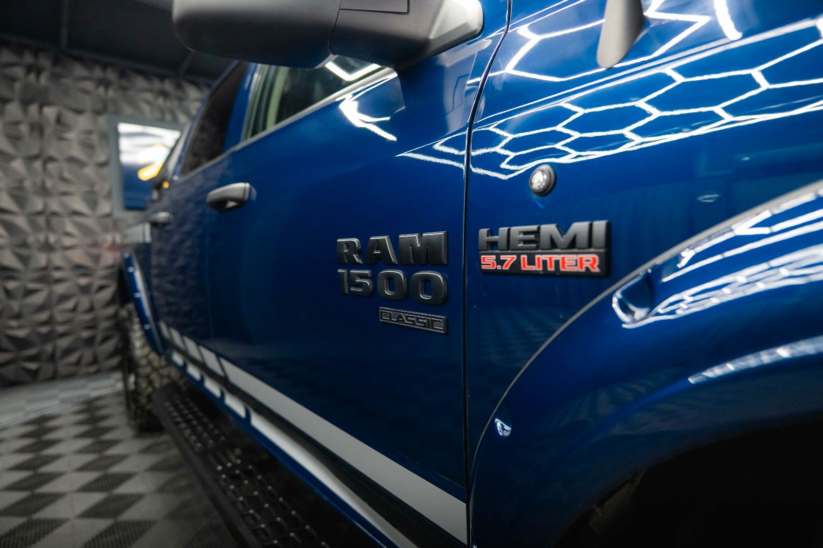 Fahrzeugabbildung Dodge RAM 5.7 V8 HEMI 4x4 OFFROAD Night-Paket *LED*AHK