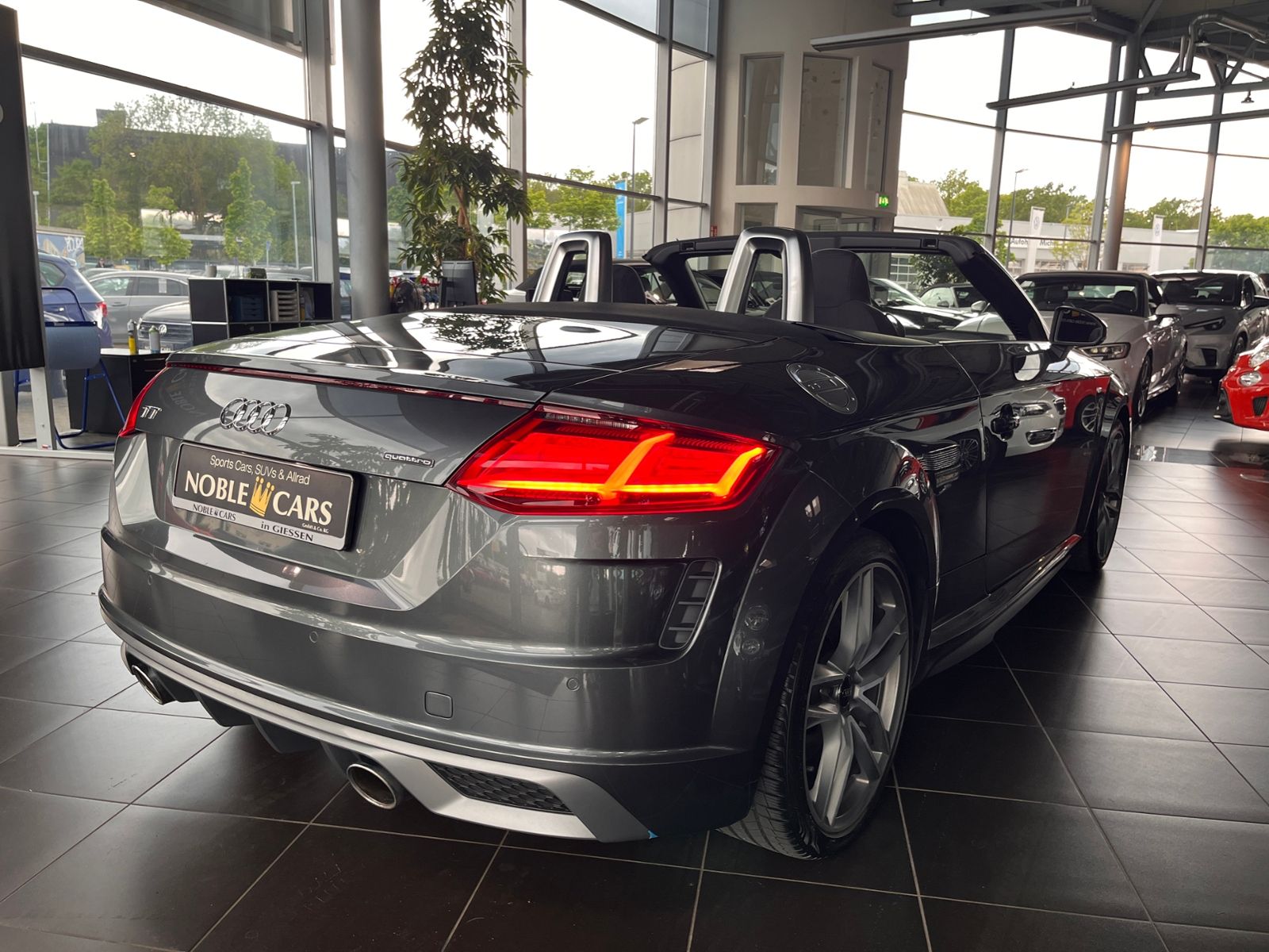 Fahrzeugabbildung Audi TT Roadster  45 TFSI quattro S line S tronic LED