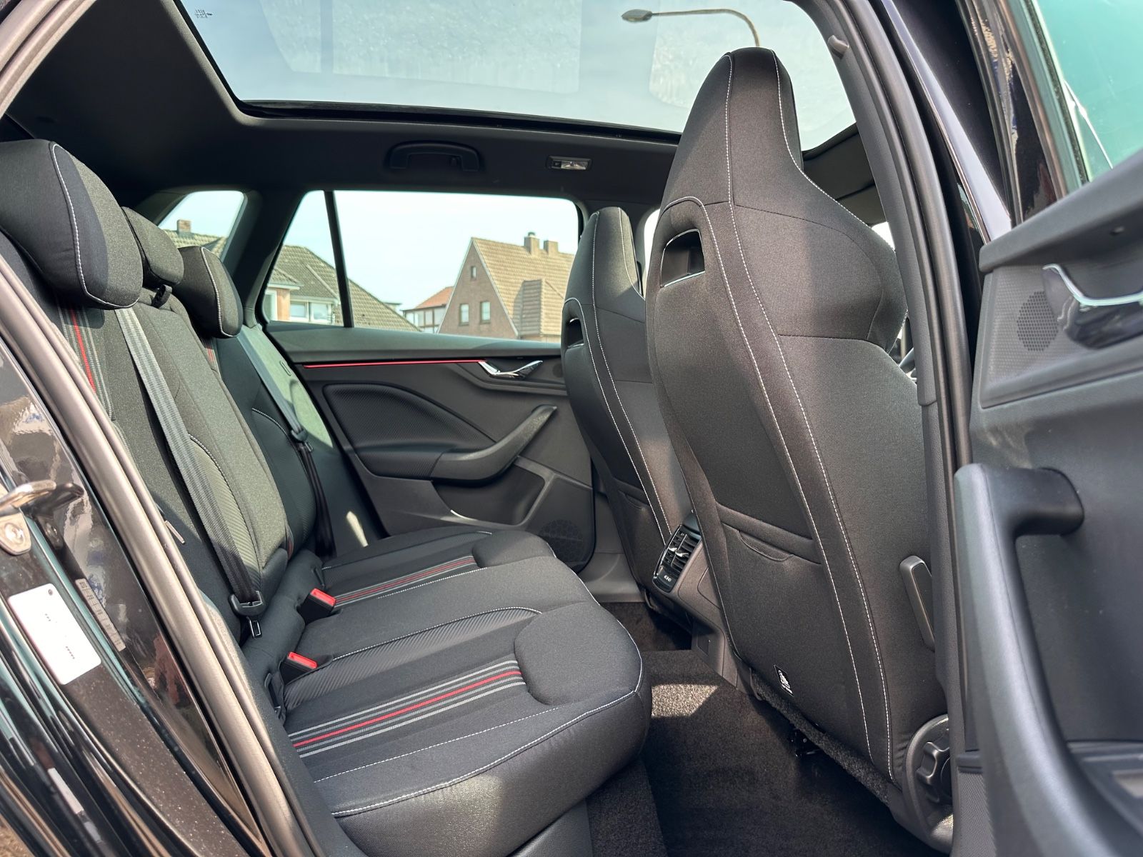 Fahrzeugabbildung SKODA Kamiq Monte Carlo 1.5 TSI DSG MATRIX/AHK/ACC/Pan