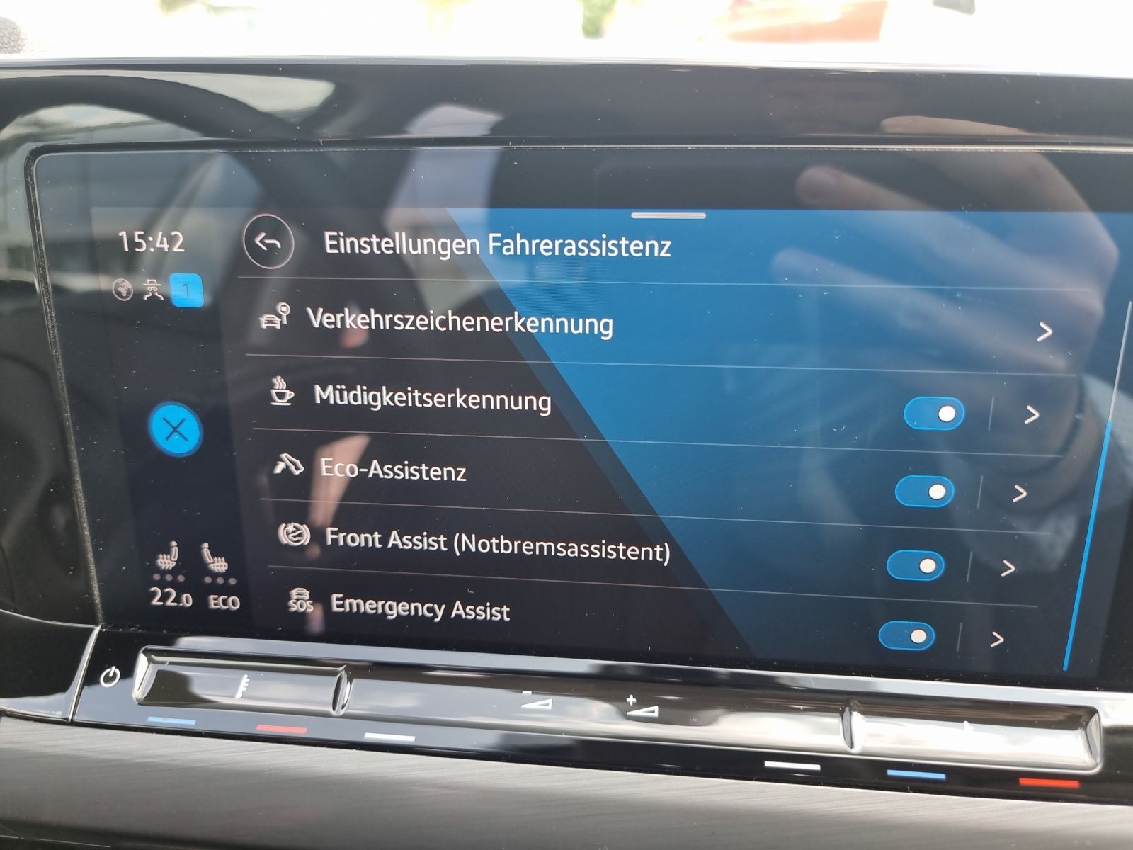 Fahrzeugabbildung Volkswagen Golf VIII Lim. Style eHybrid DSG IQ.Light ACC AH
