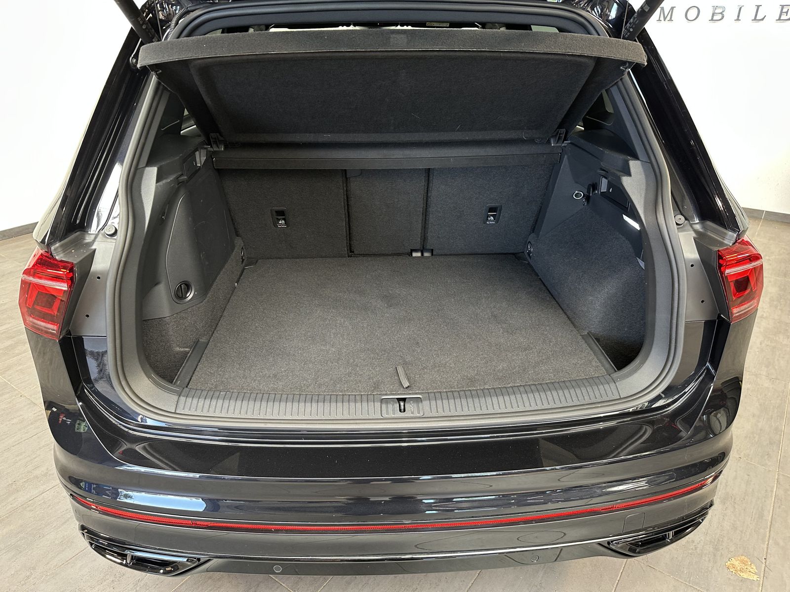 Fahrzeugabbildung Volkswagen Tiguan eHybrid R-Line Black NAV+LED+ACC+20ZO+AHK