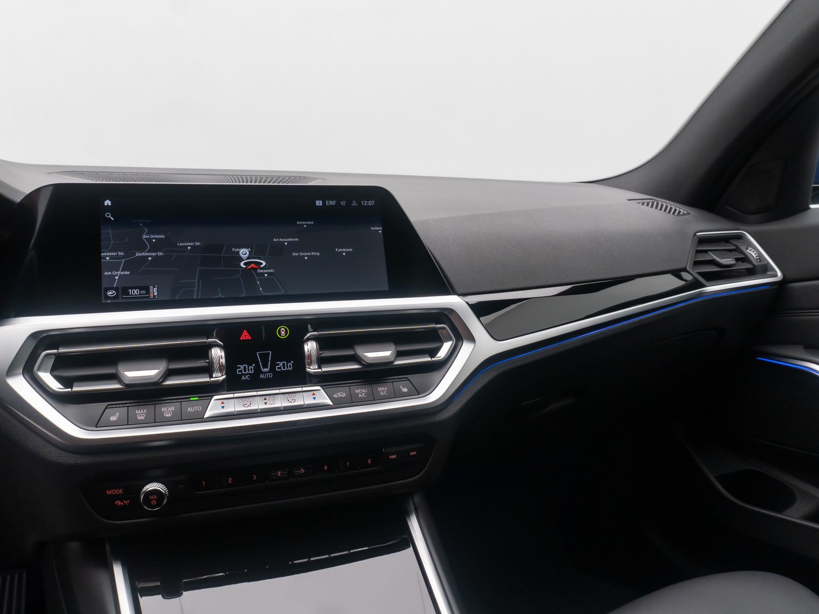 Fahrzeugabbildung BMW 320d SportLine Alarm DAB HiFi Komfort Kamera 18"