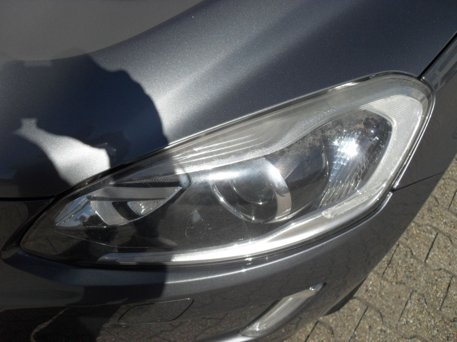 Fahrzeugabbildung Volvo XC 60 2.0 Automatik - Momentum 2WD