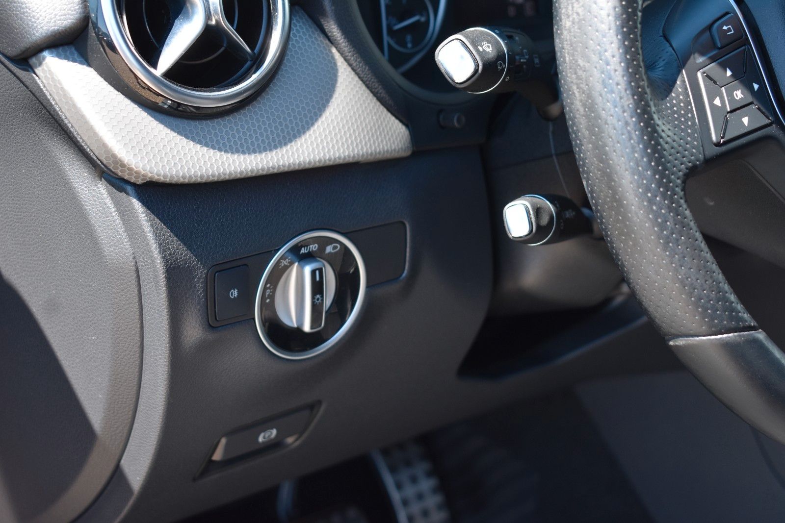 Fahrzeugabbildung Mercedes-Benz B 200 CDI Automatik Sport Paket Navi Sitzheizung