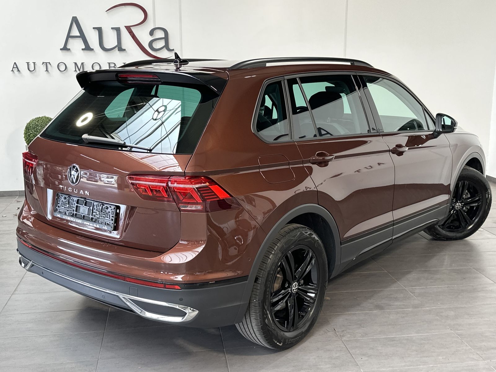 Fahrzeugabbildung Volkswagen Tiguan 2.0 TDI DSG Life NAV+MATRIX+ACC+AHK+KAM