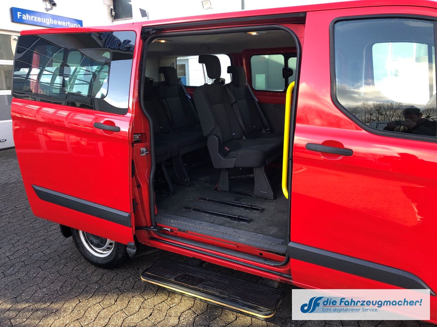 Fahrzeugabbildung Ford Transit Custom Kombi 300 L1 2.2 TDCi *1494