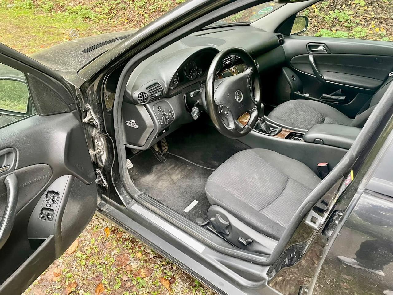 Mercedes-Benz C180 2006 — photo 9