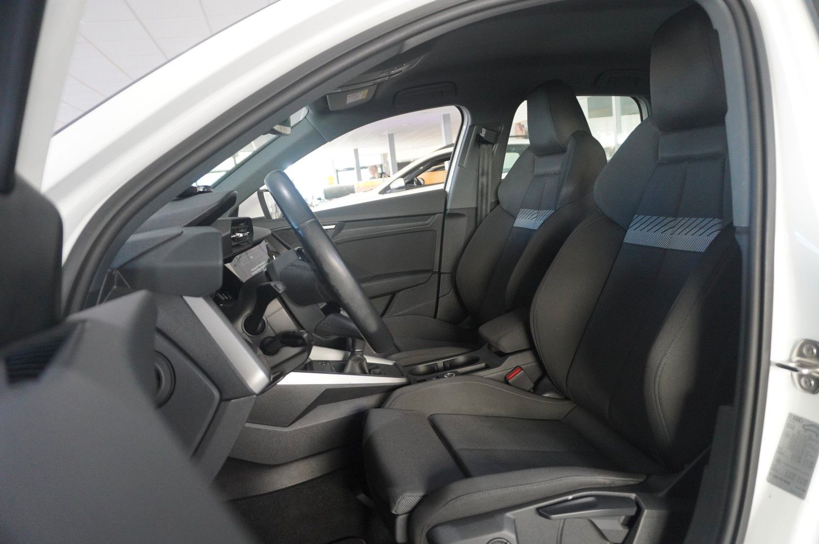 Fahrzeugabbildung Audi A3 Sportback 35 TFSI NAVI/LED/SPORT/SHZ/VIRT/DAB