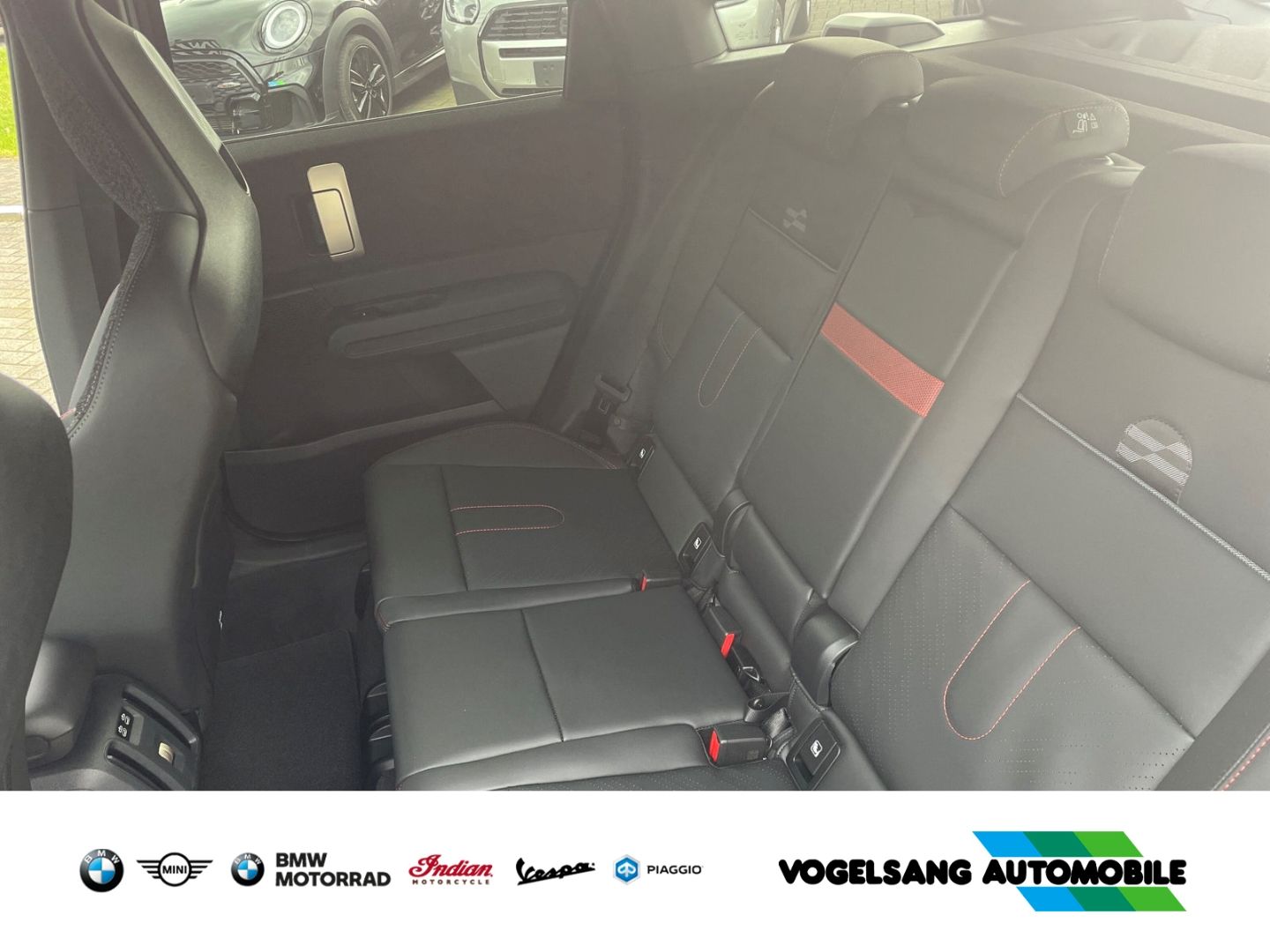 Fahrzeugabbildung MINI Countryman S ALL4 (Allrad) - Paket L - JCW-Trim