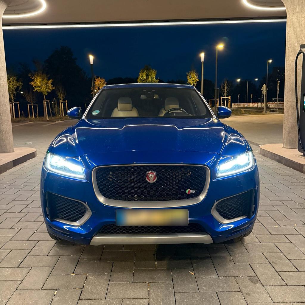 Jaguar F Pace