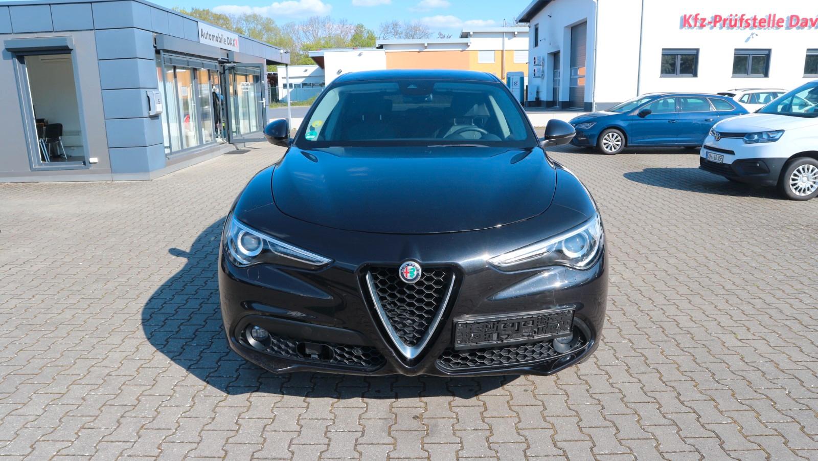 Alfa Romeo Stelvio 2.2 Diesel Super AT8-Q4*Kamera*Navi*