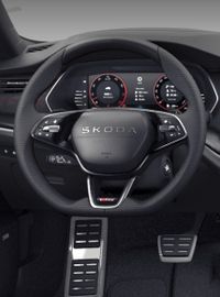 Skoda Octavia Combi 2.0 TSI DSG RS *AHK*DCC*HUD*PANO*