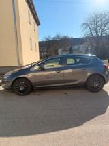 Opel Astra J - Opel Astra aus 2010: Kombi