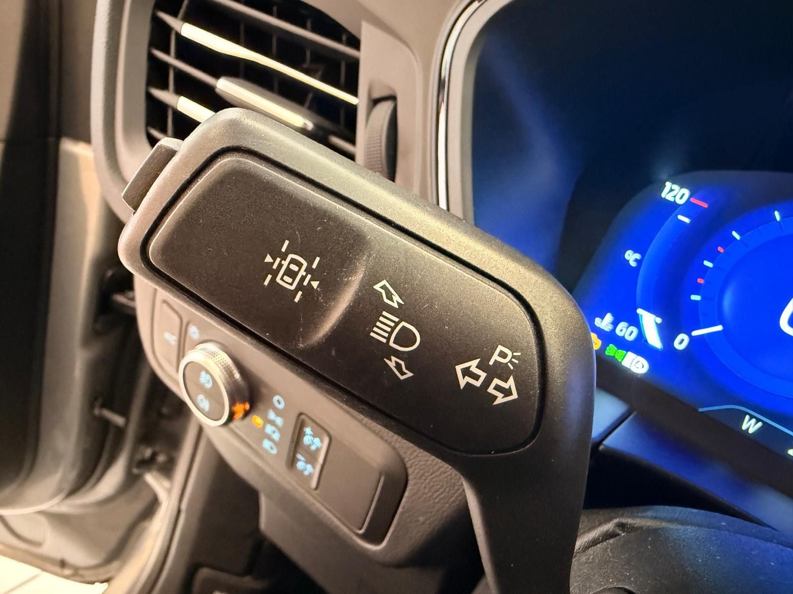Fahrzeugabbildung Ford Kuga ST-Line X / LED / KAMERA / 25TKM