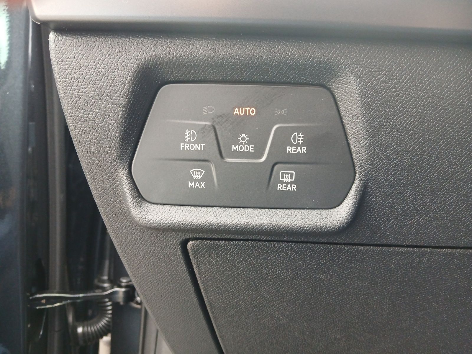 Fahrzeugabbildung CUPRA Leon Sportstourer VZ 1.5 e-Hybrid MATRIX AHK