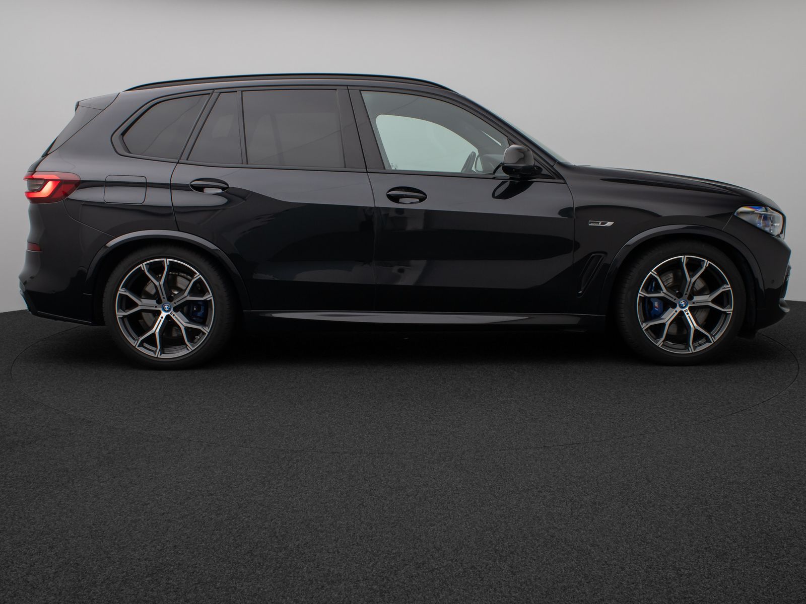 Fahrzeugabbildung BMW X5 xD45e M Sport Panorama Laser 360°HUD DAB B&W