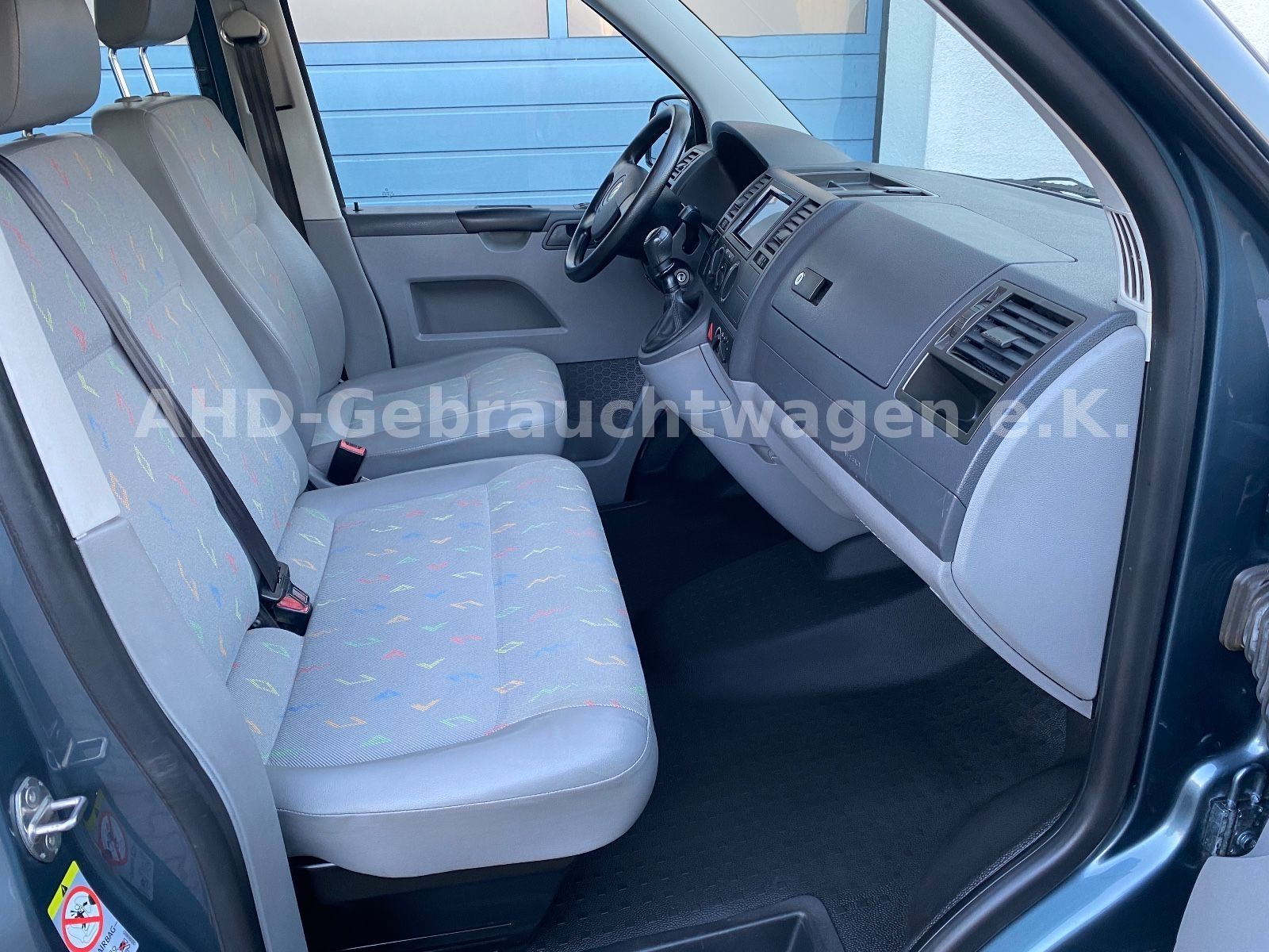 Fahrzeugabbildung Volkswagen T5 Langer Radstand 1.9 TDI 9-Sitzer Klima AHK