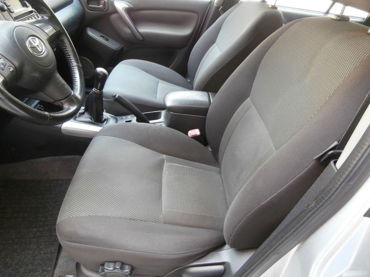 Toyota RAV4 2004 — photo 12