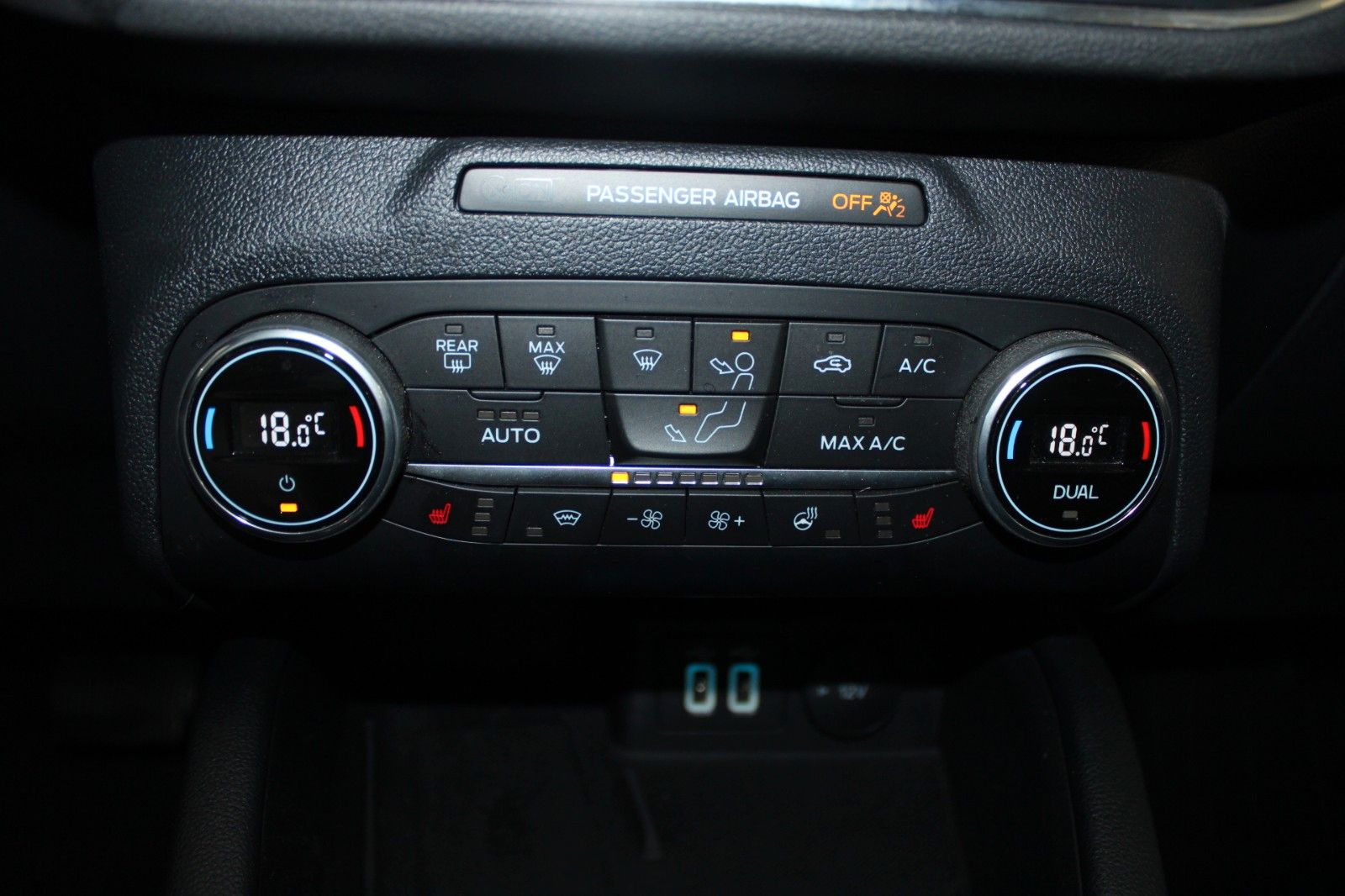 Fahrzeugabbildung Ford Kuga PHEV Titanium X AHK LED HUD 2xCam WinterP.