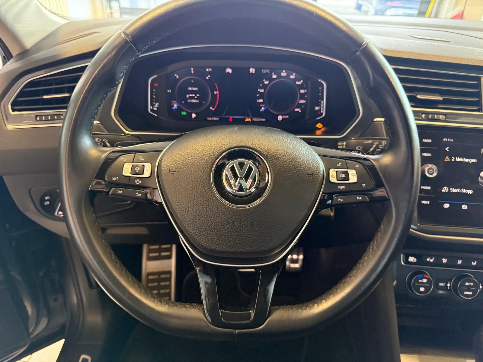 Fahrzeugabbildung Volkswagen Tiguan Allspace IQ.DRIVE/1. Hand / Navi /Digital