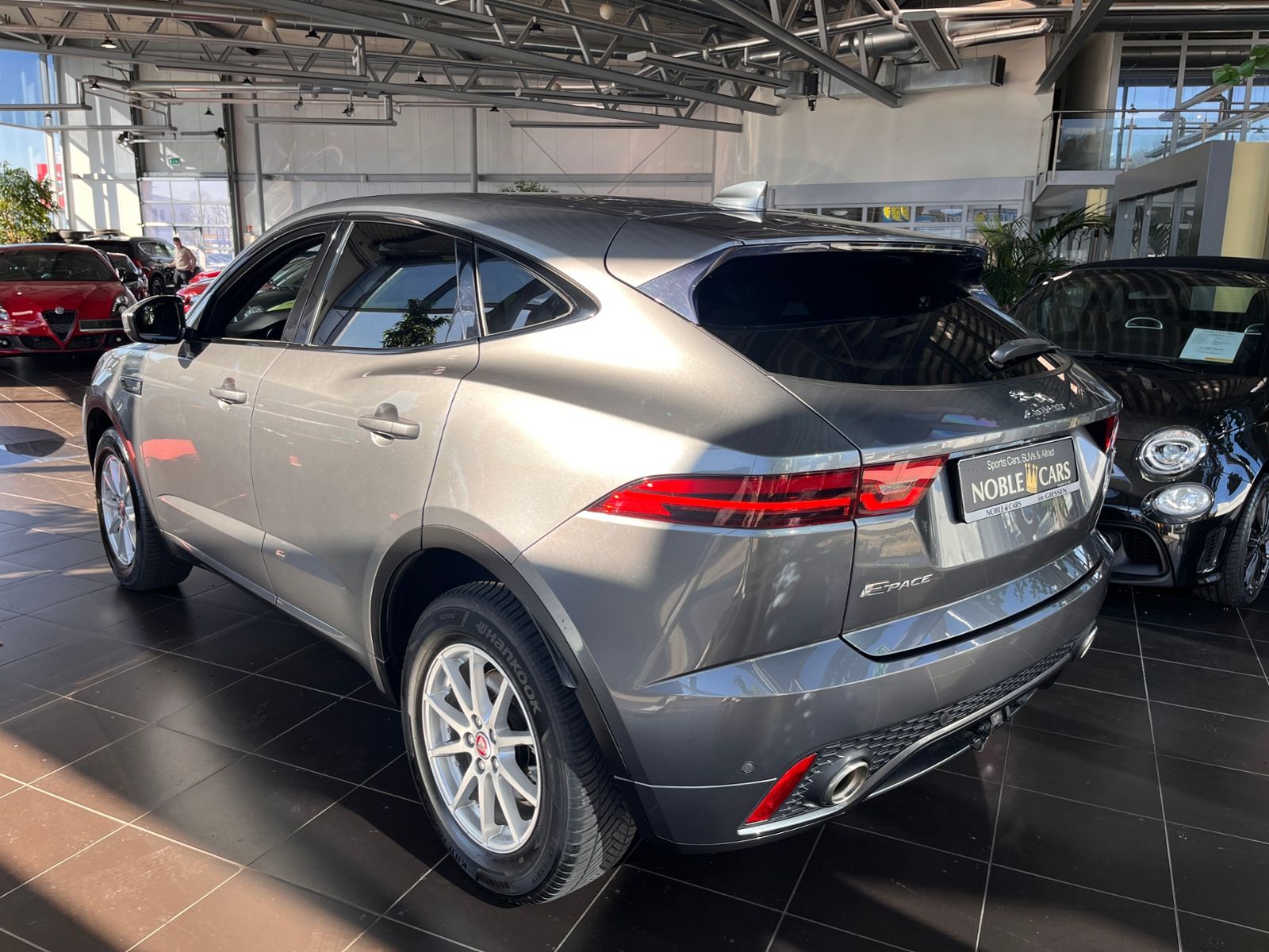 Fahrzeugabbildung Jaguar E-PACE P200 R-Dynamic AWD AHK BLACK PACK ACC