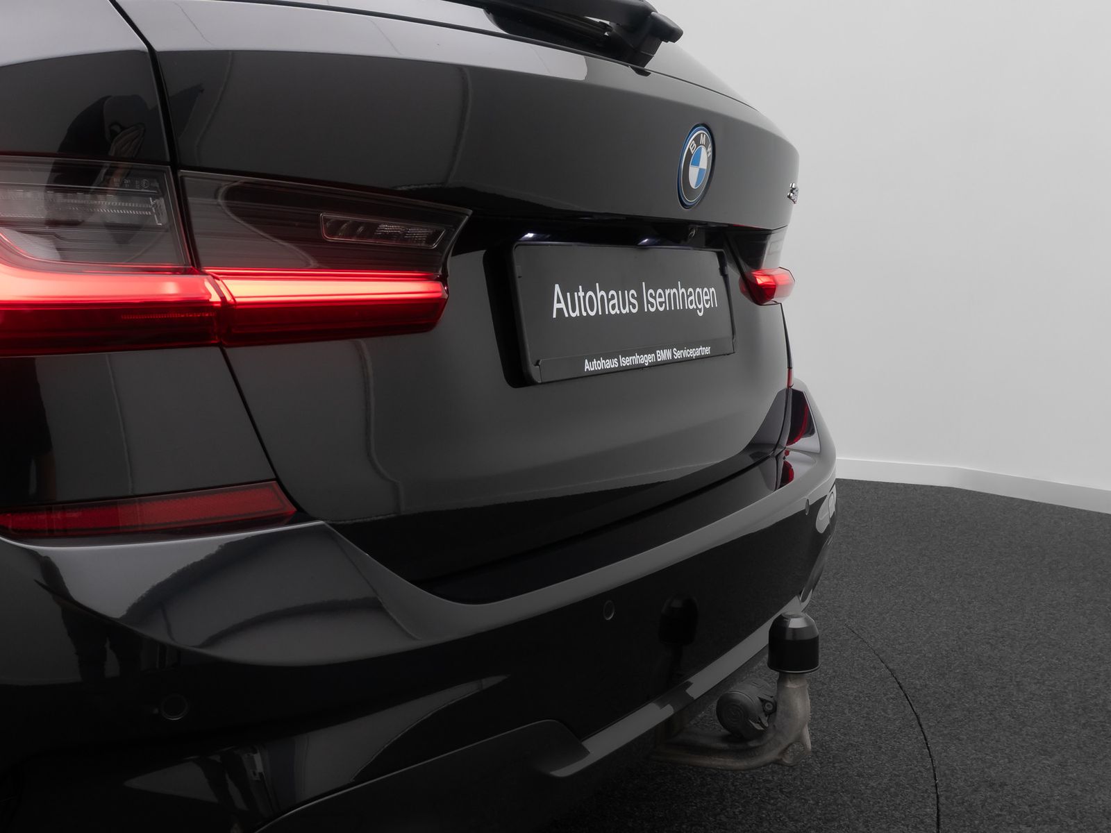 Fahrzeugabbildung BMW 330e M Sport DAB HiFi Laser HUD Panorama AHK 19"