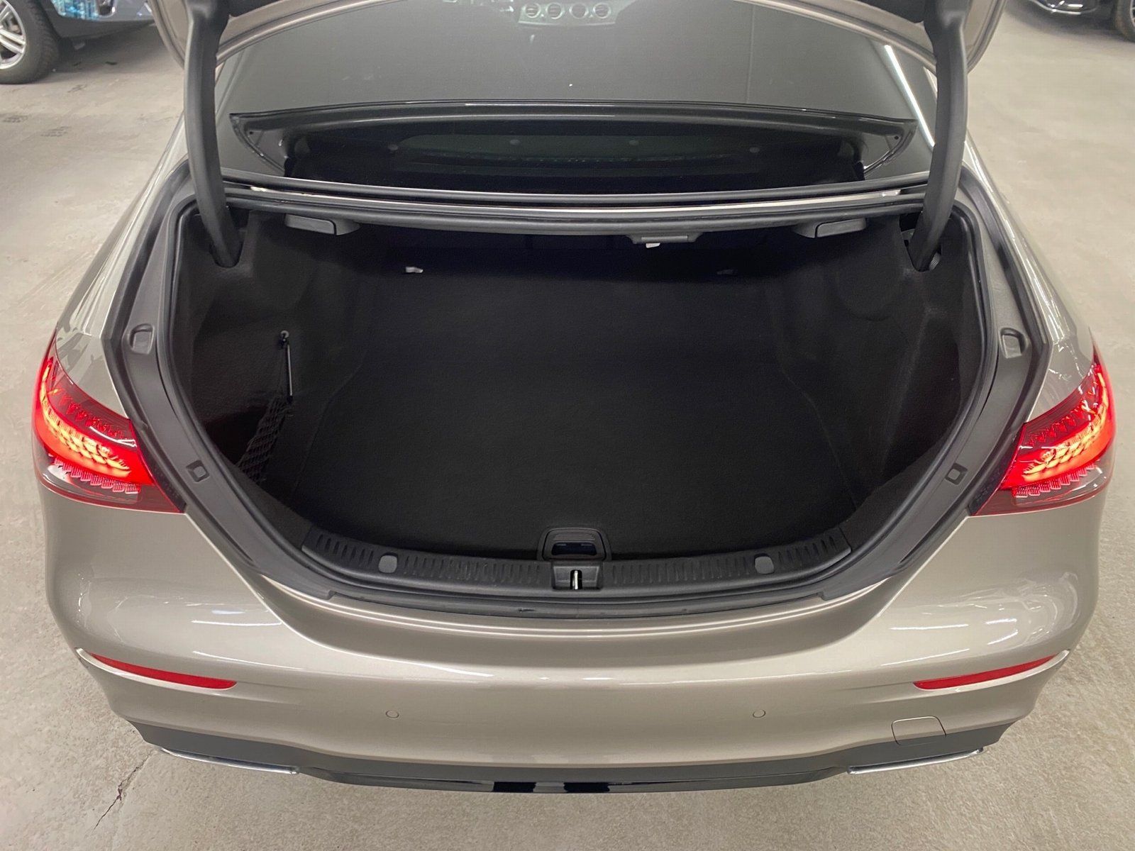 Fahrzeugabbildung Mercedes-Benz E 220 d AMG Distronic*360°*Standheizung*Memory*