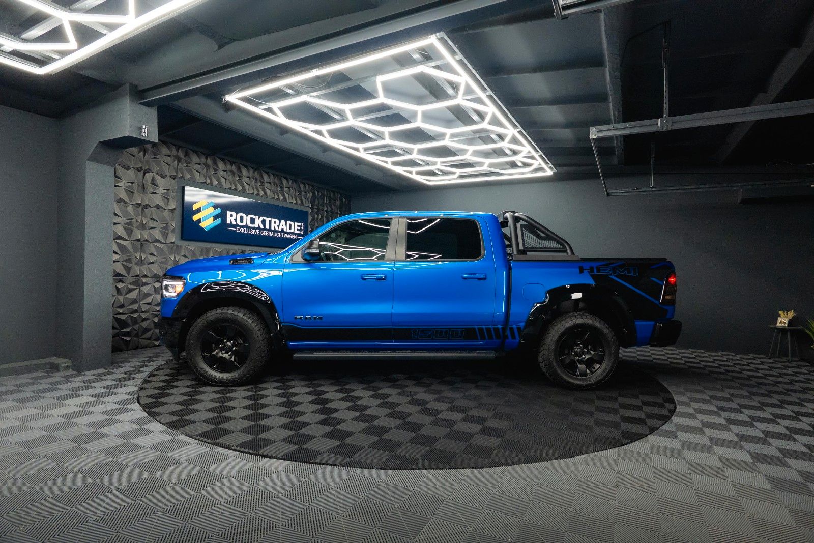 Fahrzeugabbildung Dodge RAM 5.7 V8 HEMI 4x4 OFFROAD Night-Paket *LED*