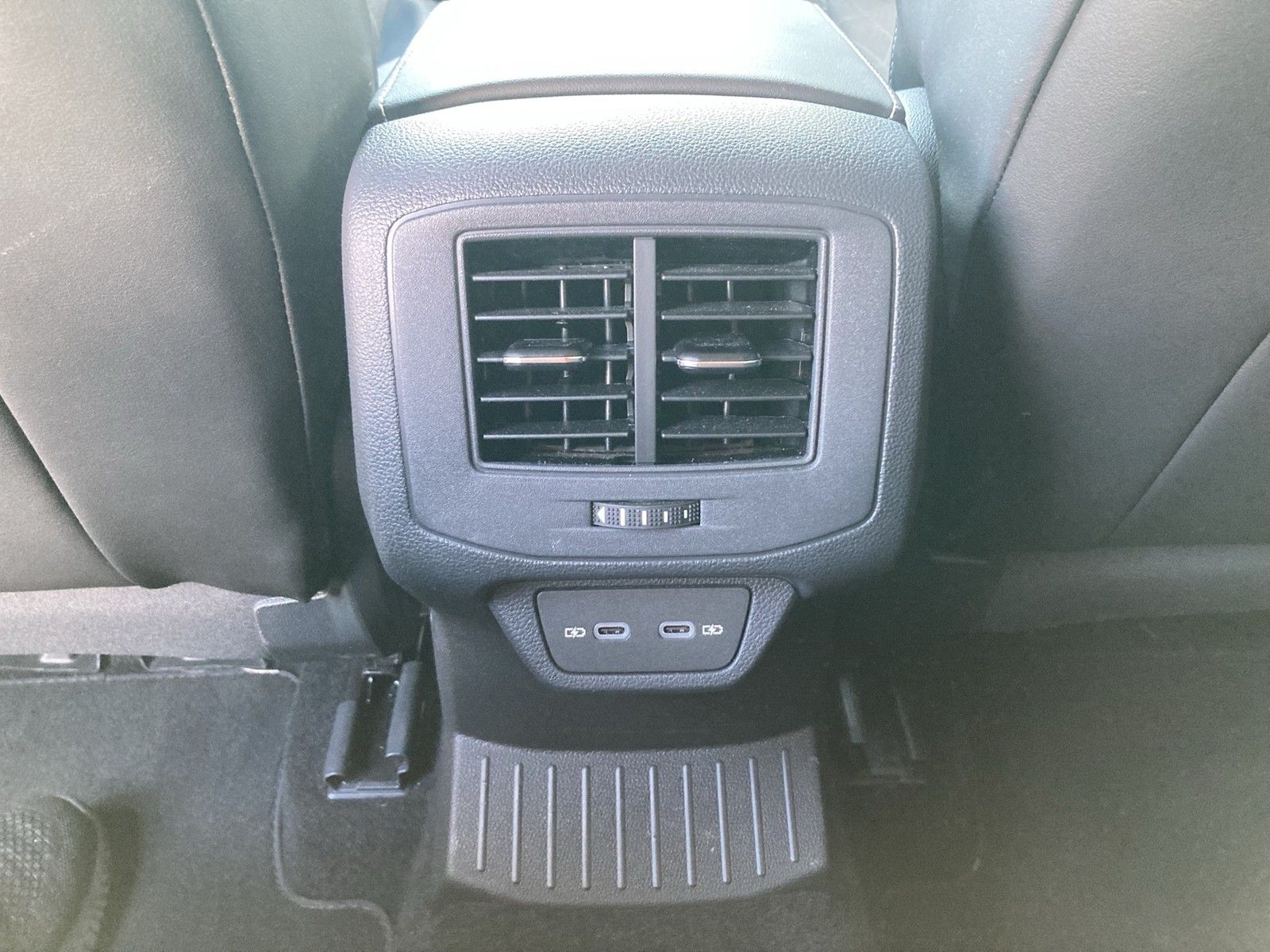 Fahrzeugabbildung Volkswagen T-Roc TSI Goal DSG LEDplus Navi AID ACC SHZ Park